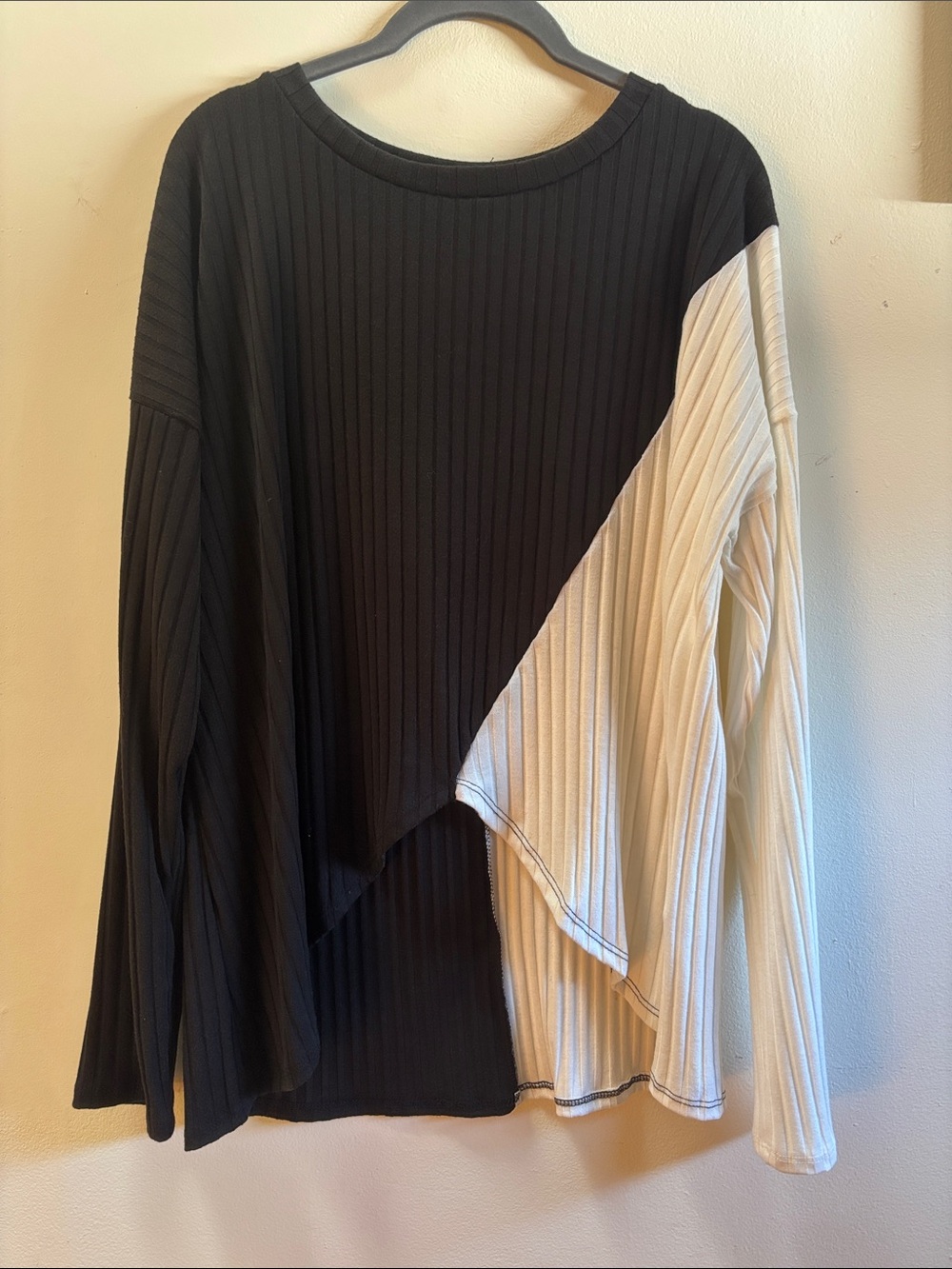The ZigZag Stripe Ribbed Top - Black and White